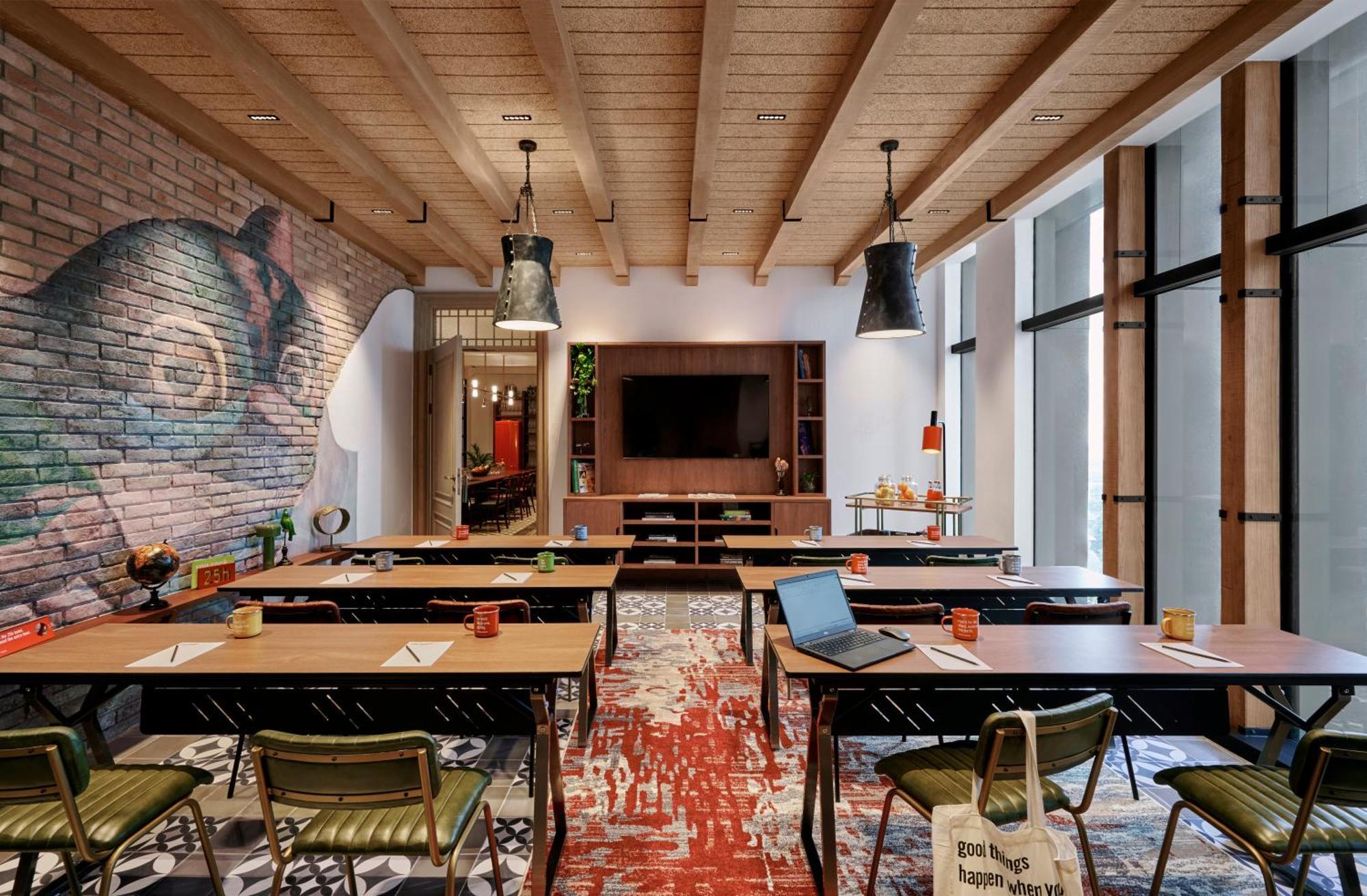25Hours Hotel Jakarta The Oddbird Экстерьер фото